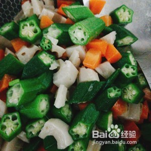 养生食补秋葵藕丁养生小炒的做法