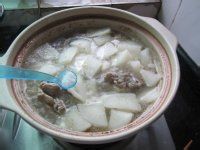 萝卜骨头汤的做法