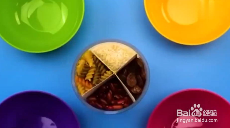 如何用零食纸盒和吸管制作简易的用品?