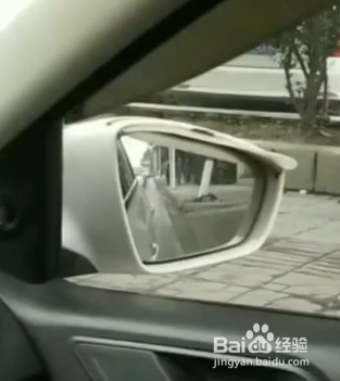 怎样正确调整后视镜的位置呢?