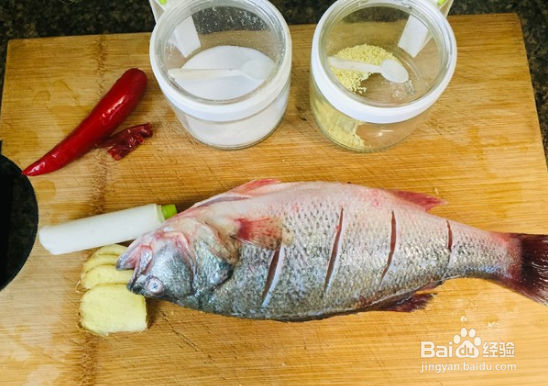 清蒸鲈鱼的家常做法