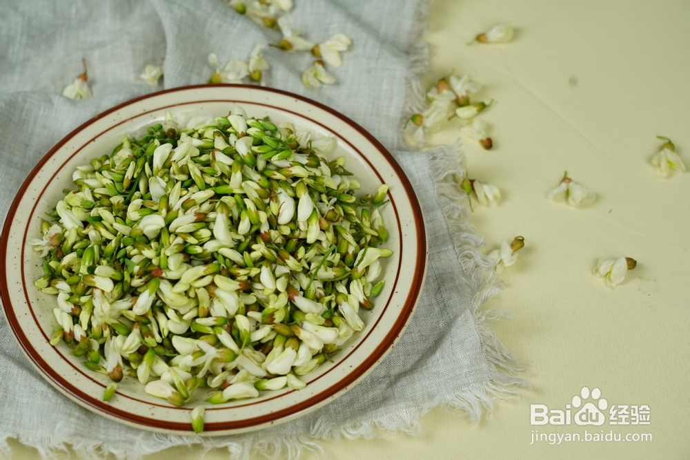 酥到掉渣的花洋槐花饼
