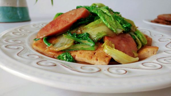 红肠豆腐小白菜