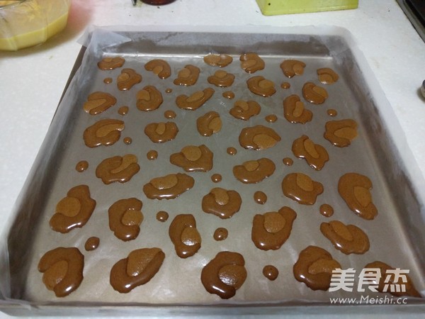 豹纹蛋糕卷的做法