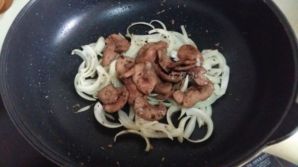 孜然洋葱煸腰片