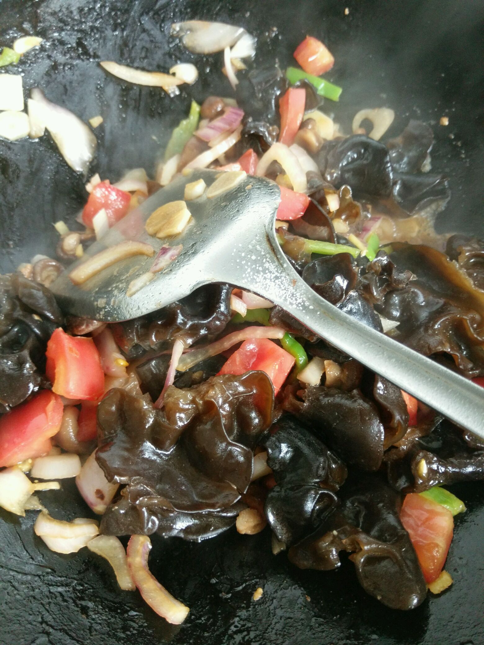 番茄培根焖饭怎么做，我教你呀