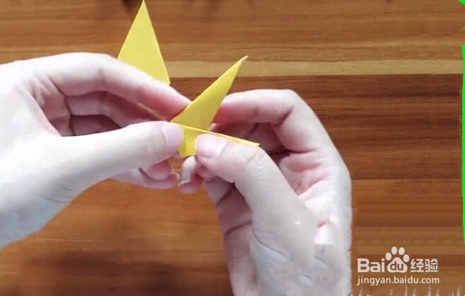 如何用折纸折出枫叶的形状