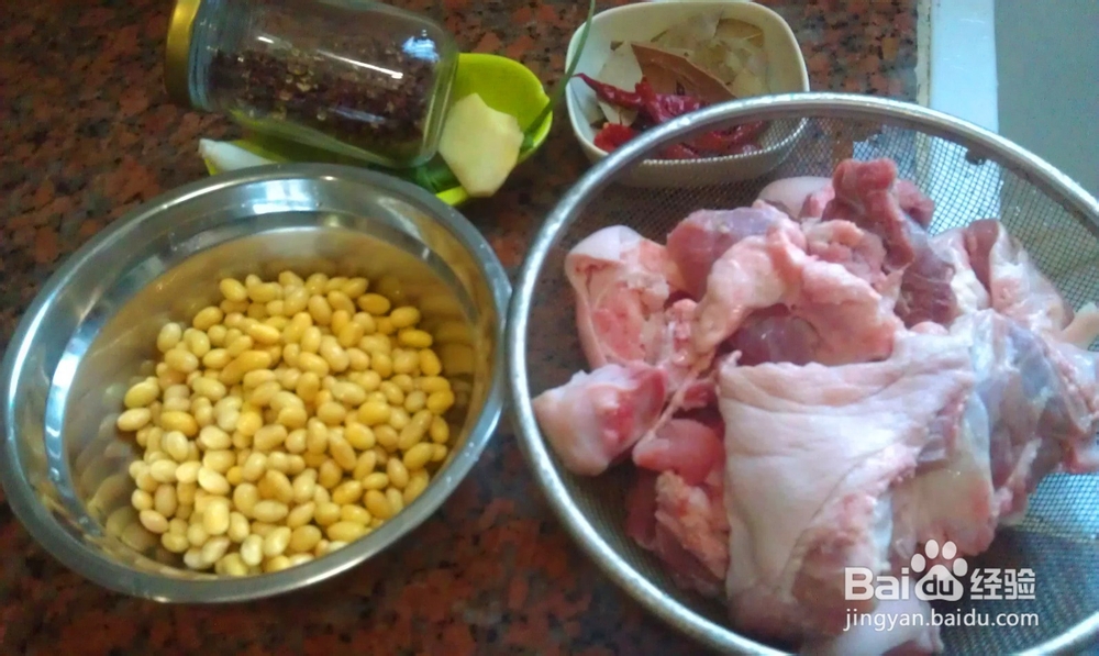 家宴大菜---香辣黄豆焖猪蹄