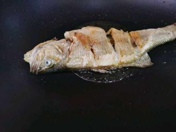 豆瓣酱啤酒烧鲈鱼