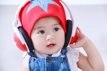 宝宝晚上哭闹要注意什么？