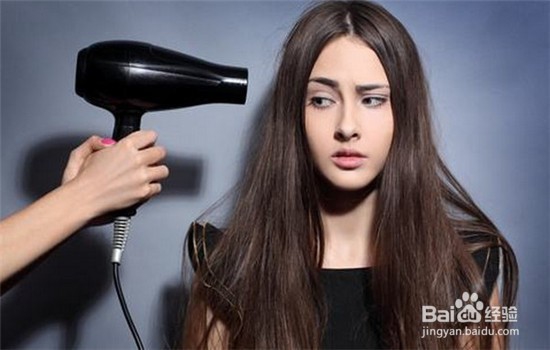 如何正确使用电吹风，保证人身安全