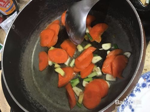 家常菜荷兰豆炒木耳的做法
