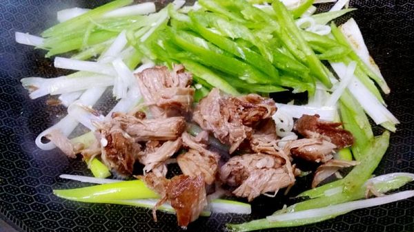 芹椒牛肉葱炒面