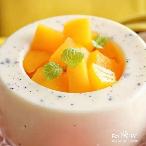 用纯牛奶和qq糖做布丁的方法