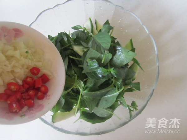 荆芥拌黄瓜的做法