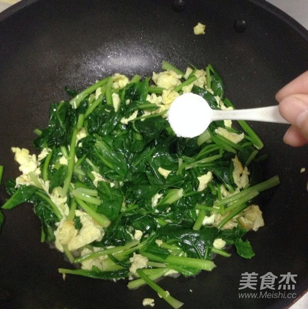 菠菜炒鸡蛋的做法