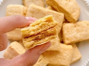怎么做酥掉渣的咸蛋黄饼干