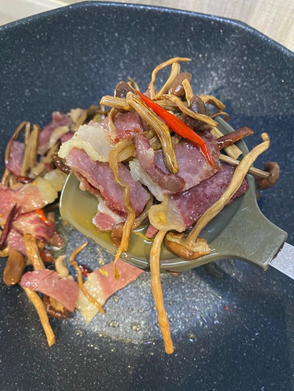 云腿干锅茶树菇