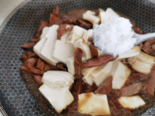 咸肉菌菇炖豆腐