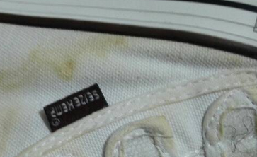 白色鞋子怎么样可以洗干净？