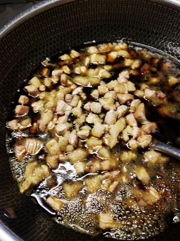 秘制肉丁油辣椒