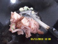 芹菜炒鸡肉的做法