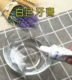 如何擦除白墙上的污渍