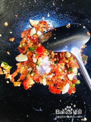 香辣鹌鹑蛋的做法