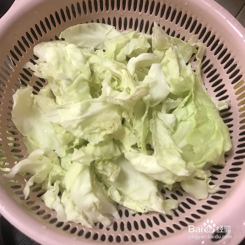 一个人做酸辣包菜