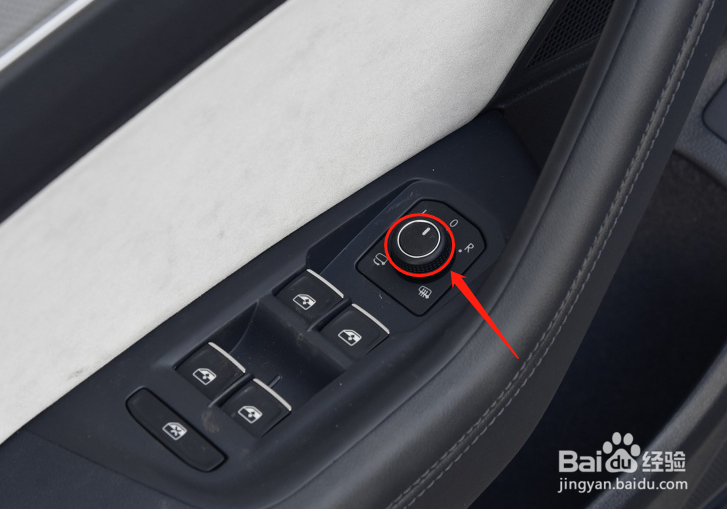 大众迈腾汽车后视镜角度怎么调节