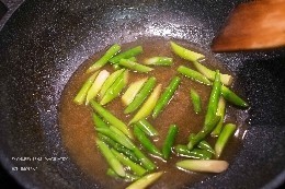 芦笋杏鲍菇酿鸡翅