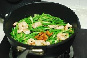 怎么做杏仁芦笋炒虾仁