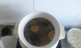 棒骨山药玉米汤的制作步骤