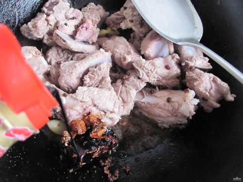 家常土豆炖排骨