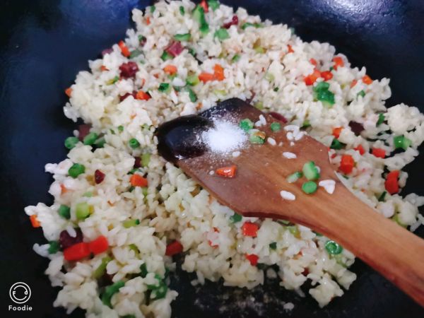 杂蔬虾仁火腿蛋炒饭