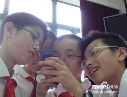 如何看待幼儿园儿童玩手机？