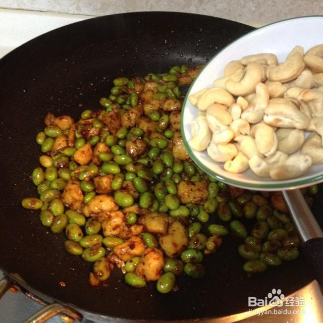 非常简单的腰果鸡丁烩毛豆