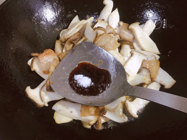 杏鲍菇炒五花肉