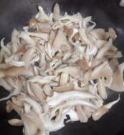 如何制作蘑菇炒韭菜
