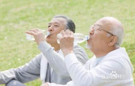 为什么每天要多喝水呢？