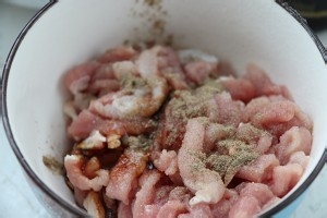 食补佳品青椒肉丝的做法