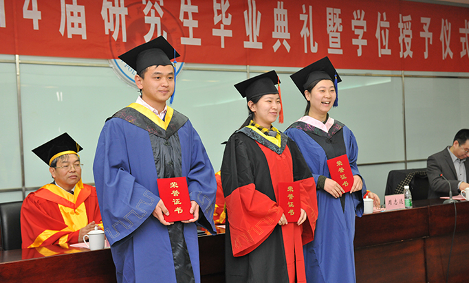 我是一名研究生,今年的开题答辩马上就要来了,由于我一直忙着培训都