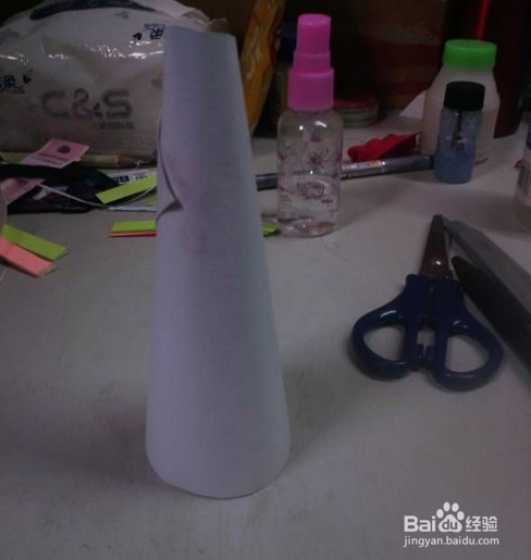 用卡纸制作圣诞树: