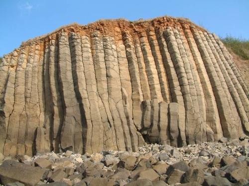 岩石按其地质成因划分为火成岩沉积岩与变质岩三大类是哪三大类