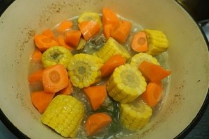 排骨胡萝卜玉米汤的做法