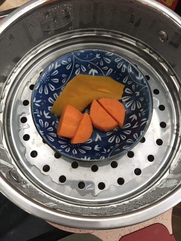 南瓜胡萝卜蛋黄米粉