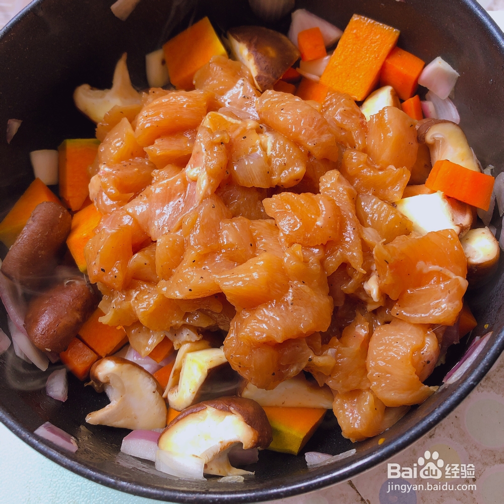 蔬果美食-令人惊喜的南瓜鸡肉焖饭的做?