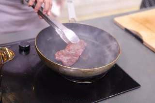 如何做好原味牛排？