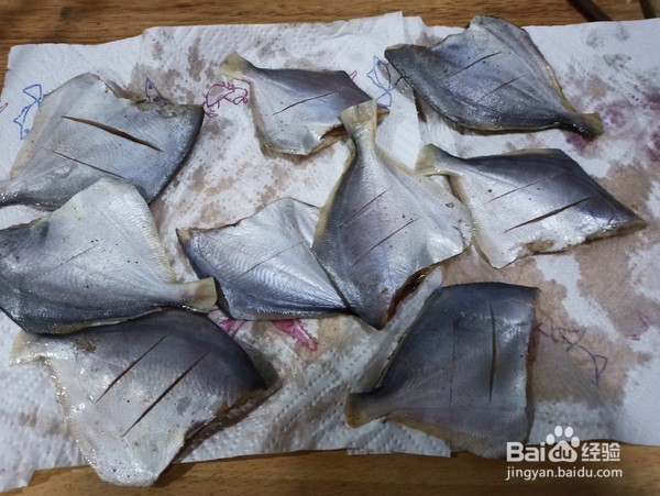 干炸小鲳鱼的做法
