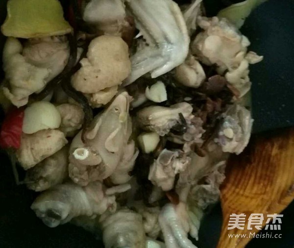 小鸡炖蘑菇的做法